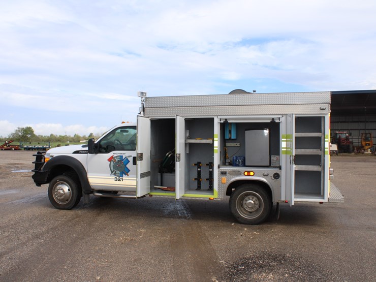 2011-ford-f550-image-2