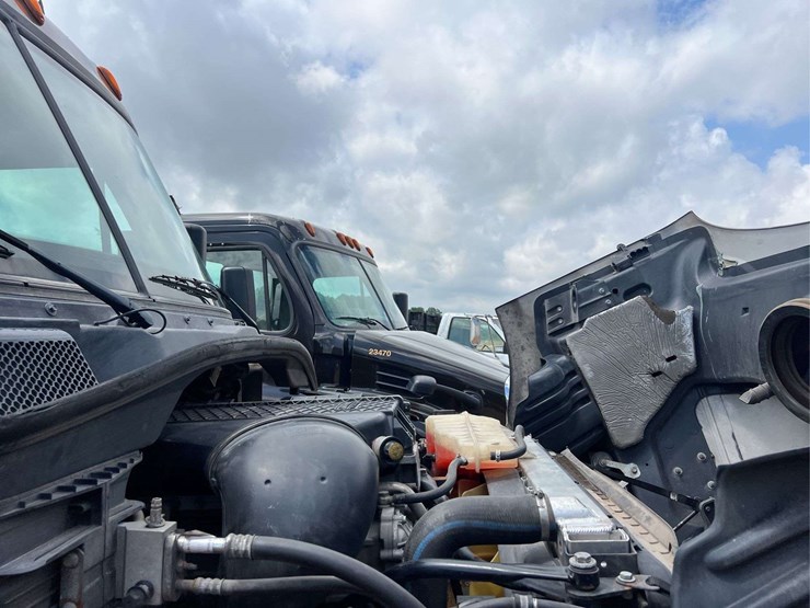2017-freightliner-s/a-daycab-truck-*inop-image-30
