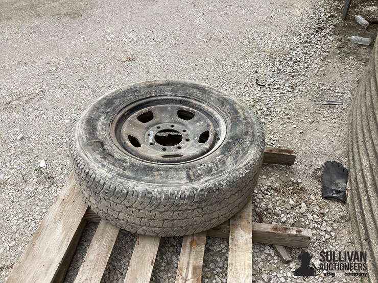 275/70r18-tire-&-rim-image-10