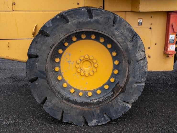 1996-deere-344g-image-44