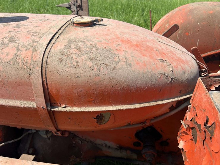 allis-chalmers-with-sickle-mower-image-53