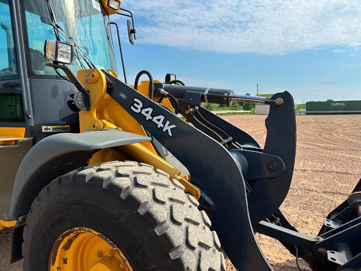 2014-deere-344k-image-36