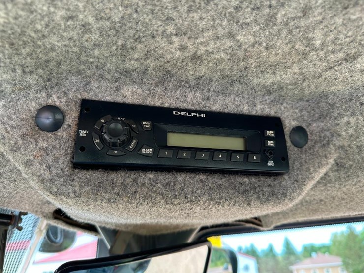 2010-deere-644k-image-61
