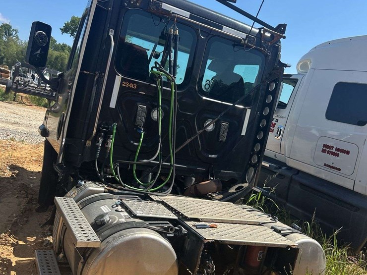 2017-freightliner-daycab-truck-front-cut-off-*inop-image-3
