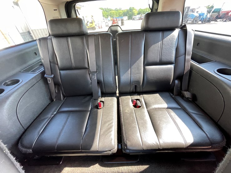 #6288-•-2008-chevy-suburban-(has-wi-title)-image-24