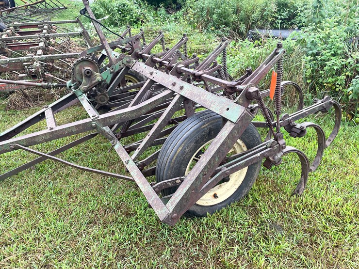 #7452-•-pull-behind-field-cultivator-image-4