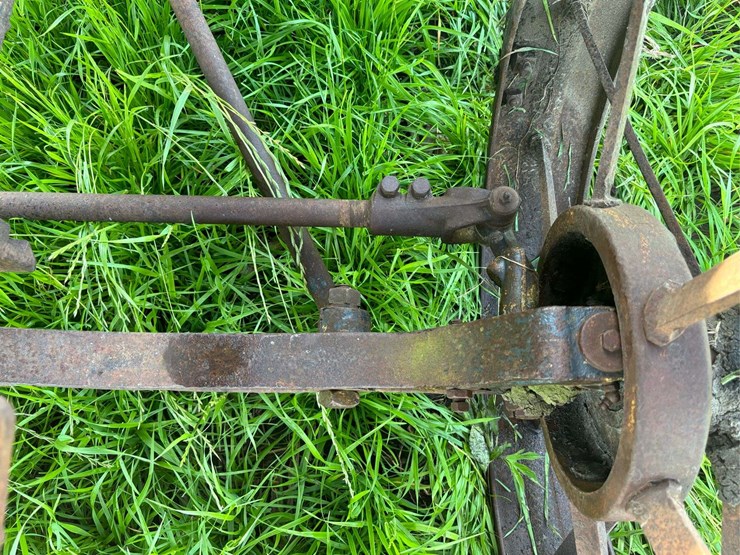 huber-4-cylinder-tractor-image-16