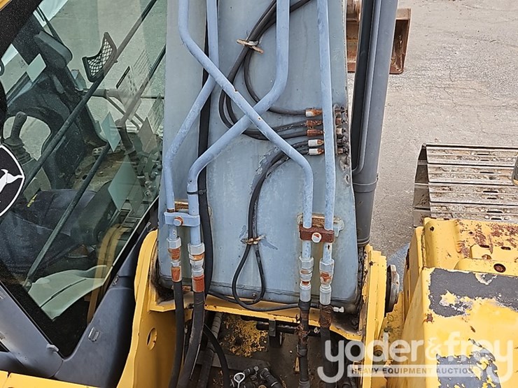 2011-deere-250g-lc-image-43
