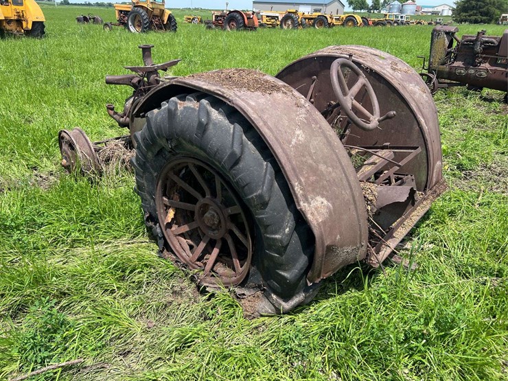john-deere-unstyled-model-d-image-4