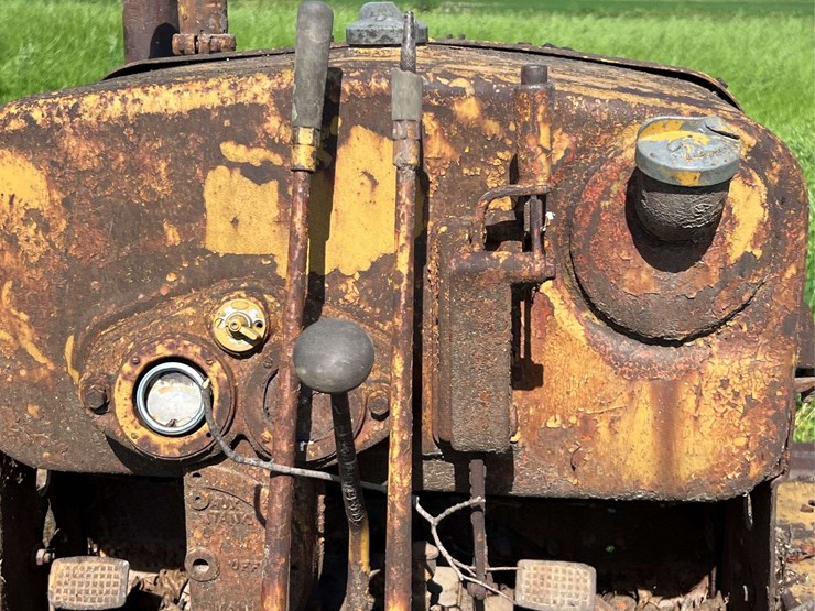 caterpillar-twenty-two-image-43