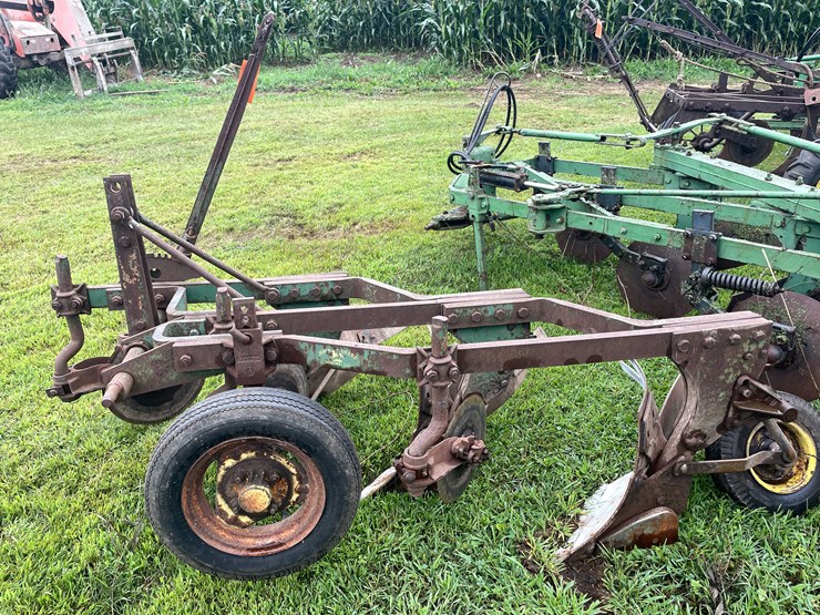 #7462-•-john-deere-moldboard-plow-image-9
