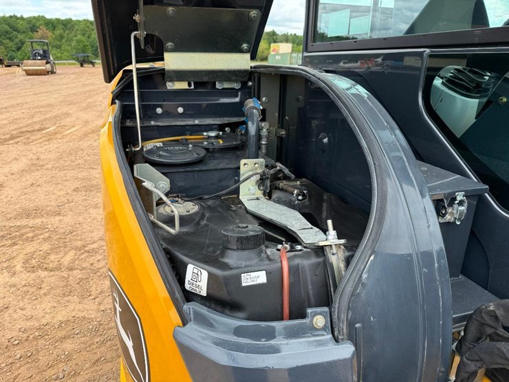 2021-deere-60g-image-45