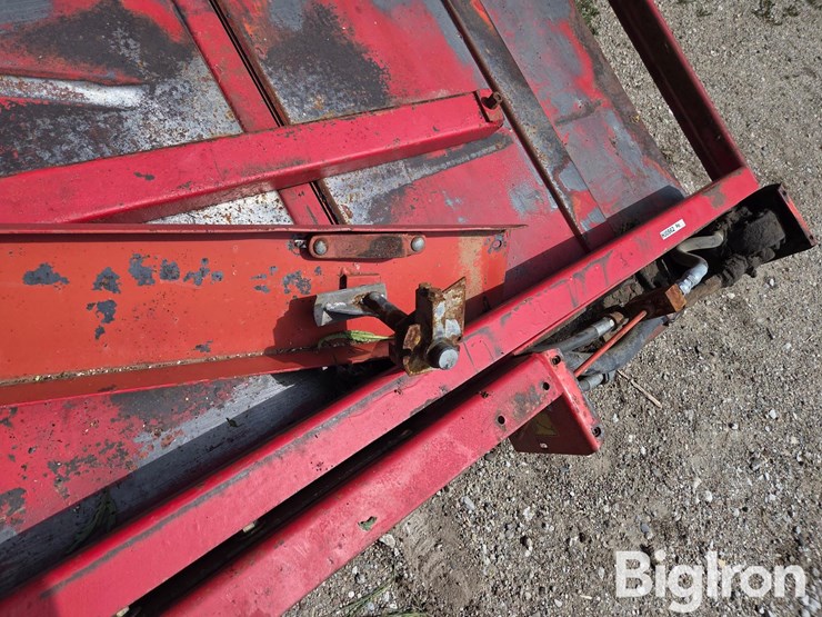 farmhand-1001-small-square-bale-accumulator-image-13