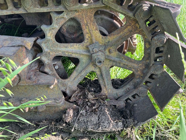 caterpillar-twenty-two-image-48