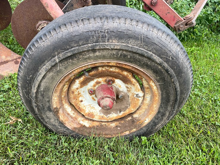 #7468-•-international-harvester-multi-bottom-plow-image-14