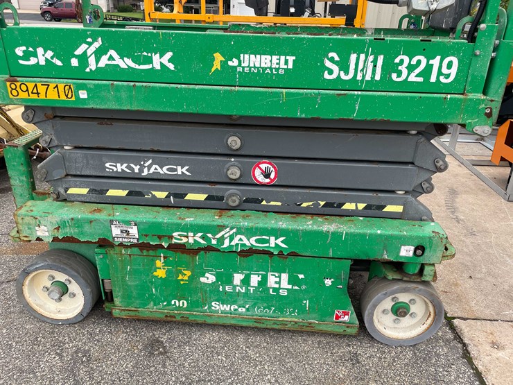 #1368-•-19'-scissor-lift-(o2)-image-27