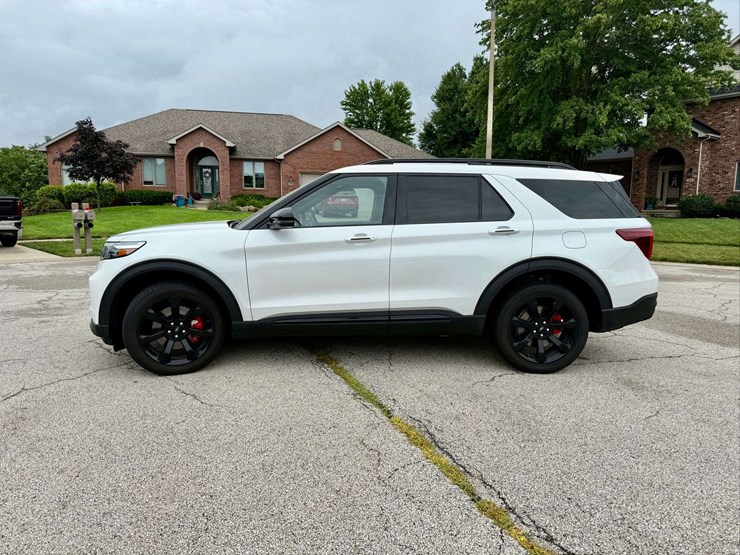 2023-ford-explorer-image-2