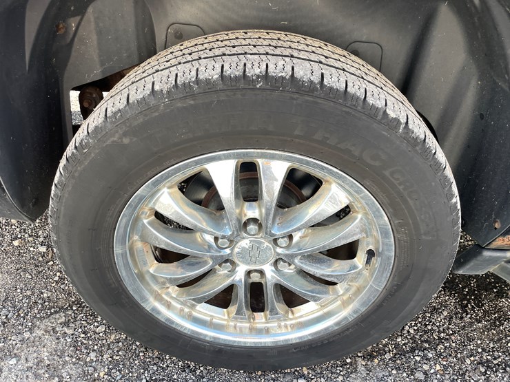 #6288-•-2008-chevy-suburban-(has-wi-title)-image-38