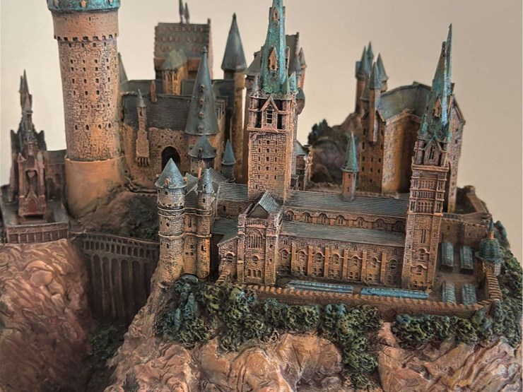 noble-collection-harry-potter-hogwarts-school-sculpture-replica-30-cm-image-2