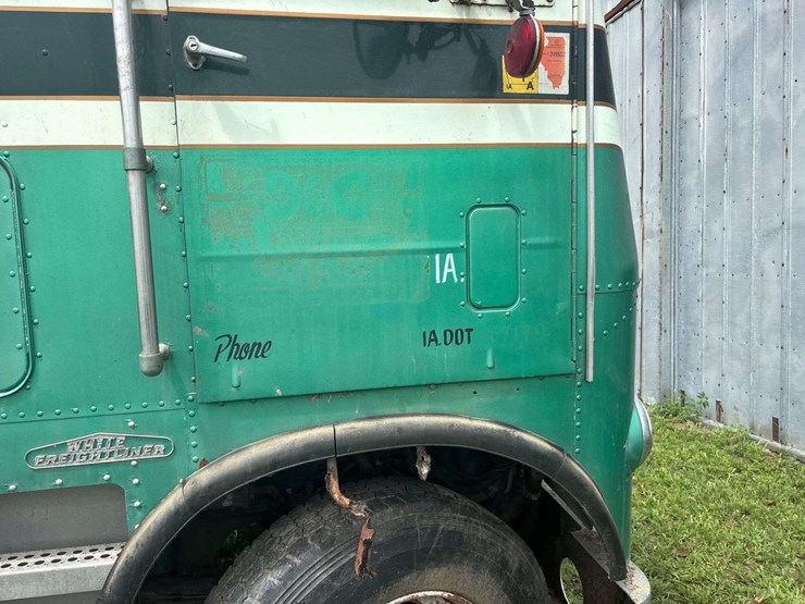white-freightliner-cabover-semi-image-64