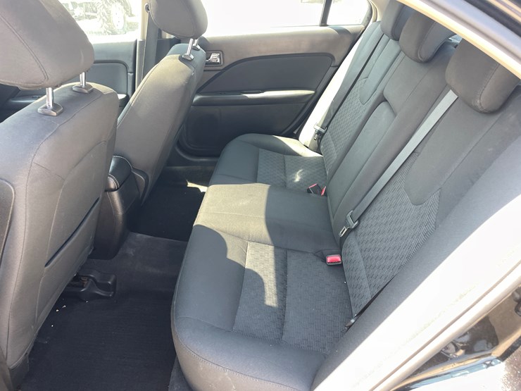 #6296-•-2010-ford-fusion-se-sedan-(has-wi-title)-image-23
