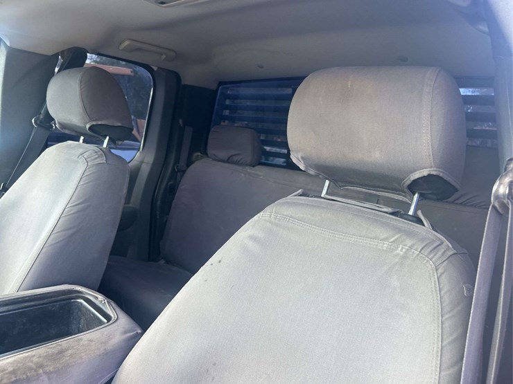 2011-chevy-2500-ext-cab-4x4-pickup-image-37