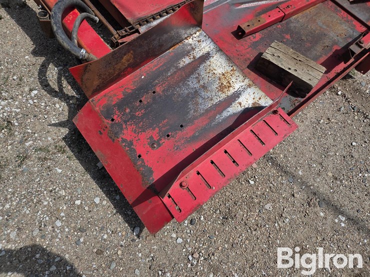 farmhand-1001-small-square-bale-accumulator-image-14
