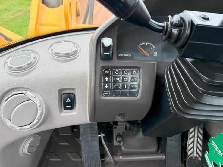 2012-volvo-l50f-image-57