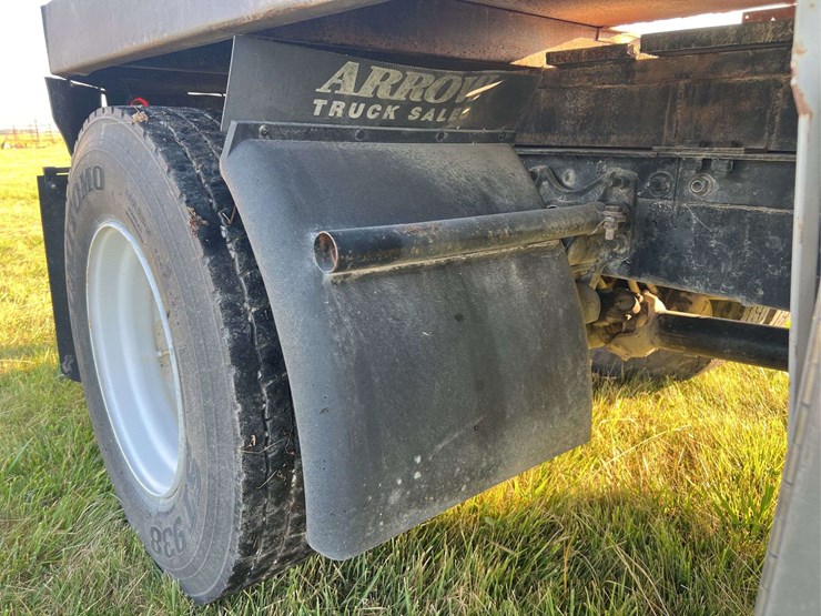 international-semi-with-flatbed-image-59