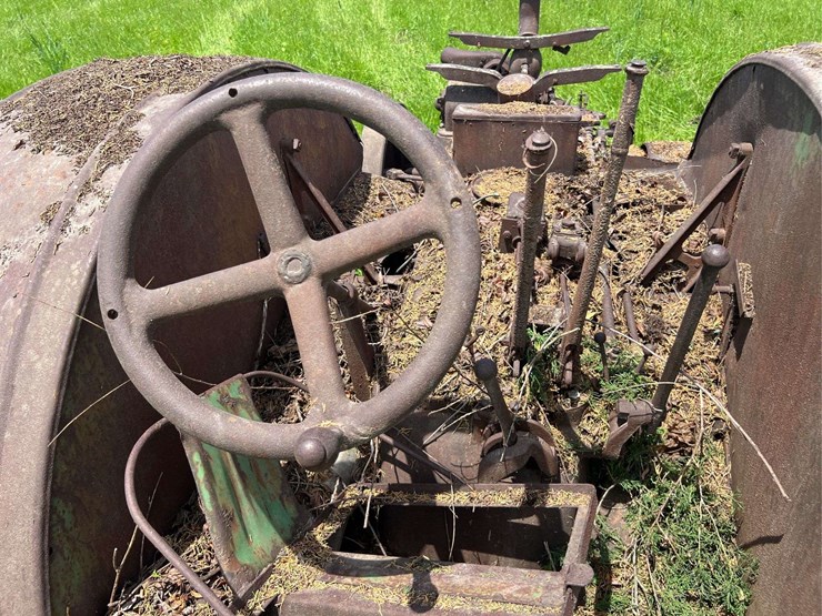 john-deere-unstyled-model-d-image-27