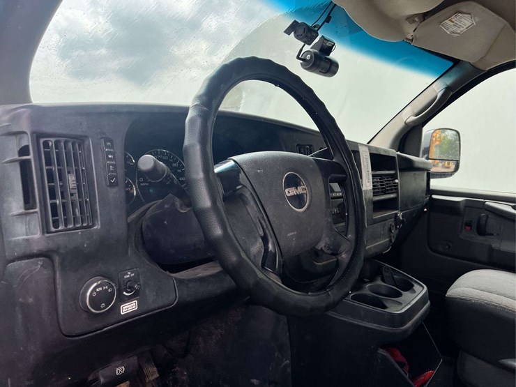 2010-gmc-3500-image-21