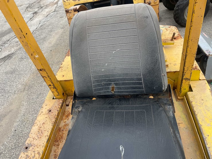 #1367-•-allis-chalmers-pneumatic-3000-lb.-capacity-forklift-(o3)-image-10