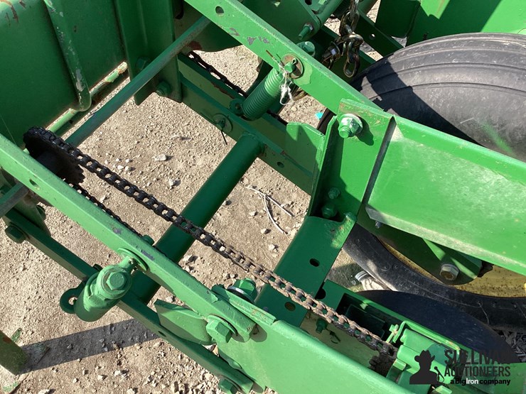 john-deere-2r30"-3-pt-planter-image-11