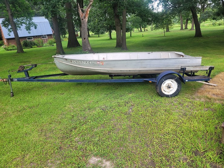 #1355-•-aluminum-boat-and-bayliner-trailer-(has-registration-card)-(located-in-dalton,-wi-)-image-1