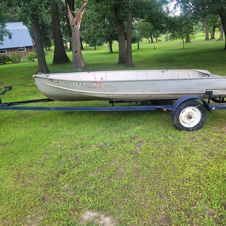 #1355 • Aluminum Boat and Bayliner Trailer (Has Registration Card) (Located In Dalton, WI )