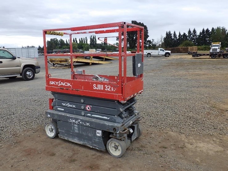 2017-skyjack-sj3219-scissor-lift-image-2