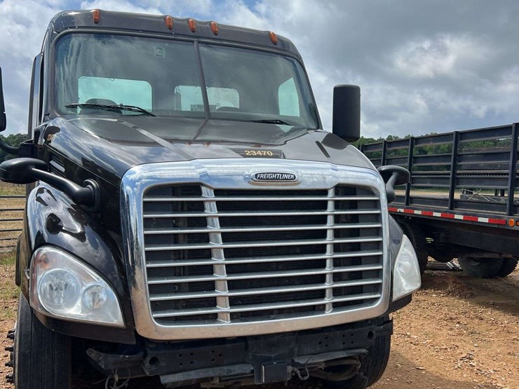 2018-freightliner-t/a-daycab-truck-*inop-image-6
