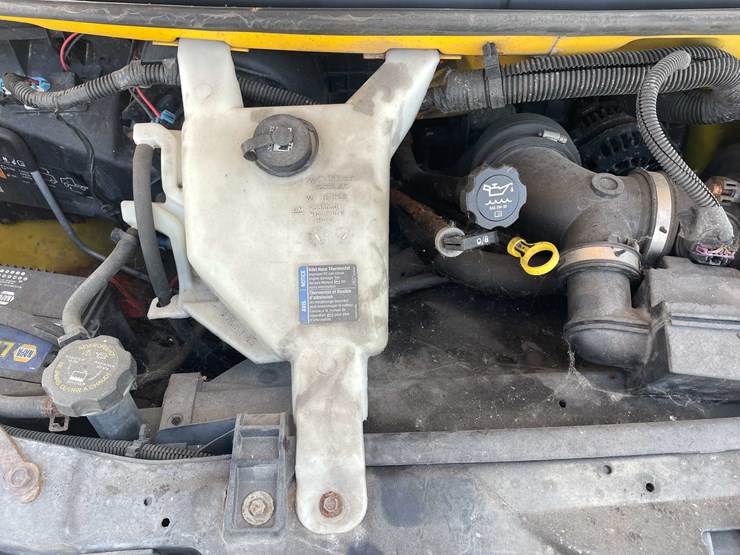 #1296-•-2012-gmc-savana-box-truck-(has-wi-title)-(of)-image-11