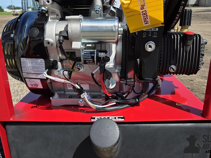 2025-magnum-4000-series-hot-water-pressure-washer-image-7