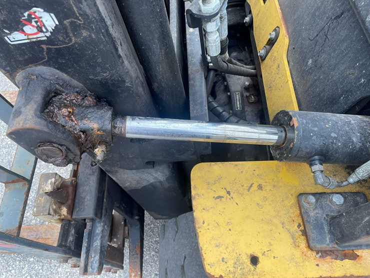 #1366-•-yale-5000-lb.-capacity,-pneumatic-forklift-(o3)-image-18