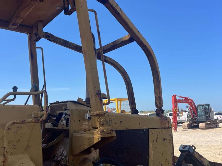 komatsu-d31p-17-image-16