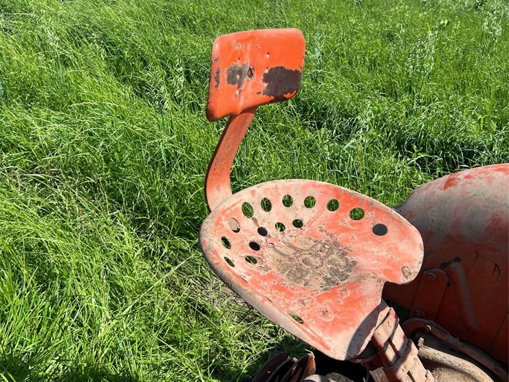 allis-chalmers-with-sickle-mower-image-42
