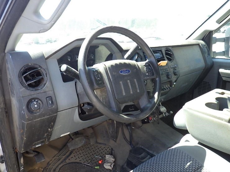 2013-ford-f550-image-26