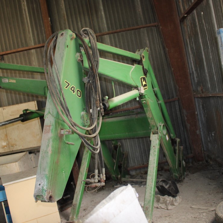JOHN DEERE 740