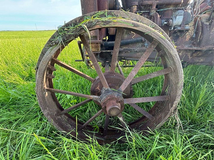 huber-4-cylinder-tractor-image-23