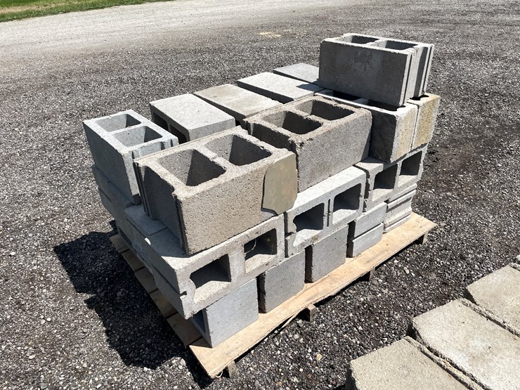 #6339-•-approx.-(30)-cinder-blocks-image-5