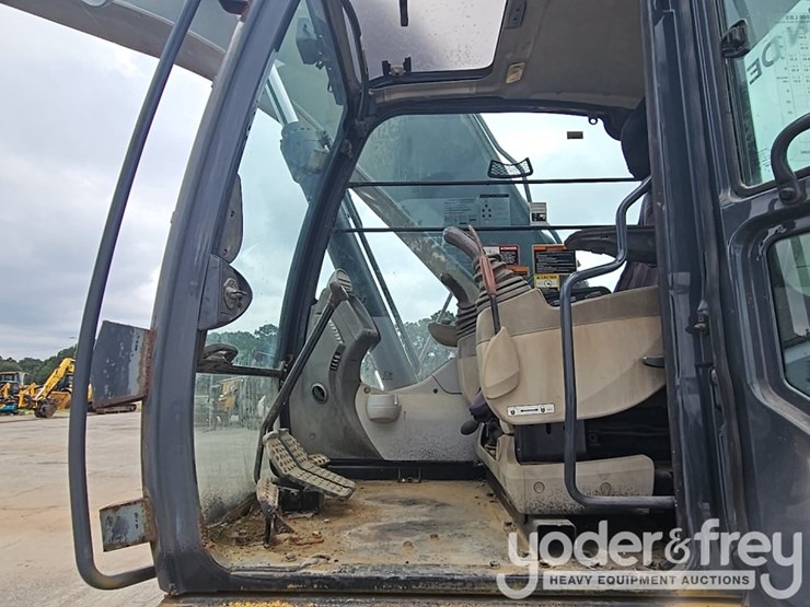 2011-deere-250g-lc-image-68