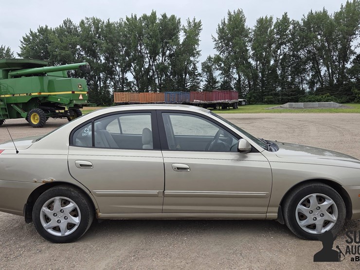 2005-hyundai-elantra-4-door-sedan-image-4