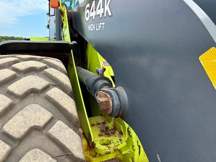 2010-deere-644k-image-27