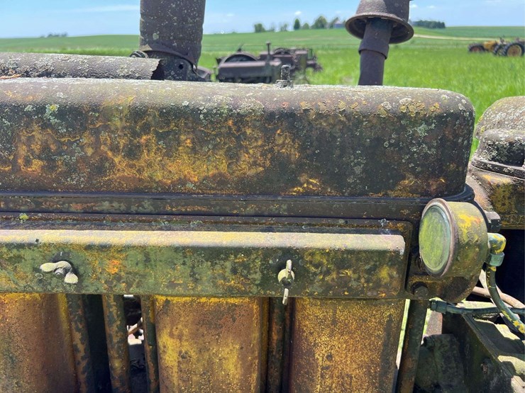 caterpillar-thirty-image-18